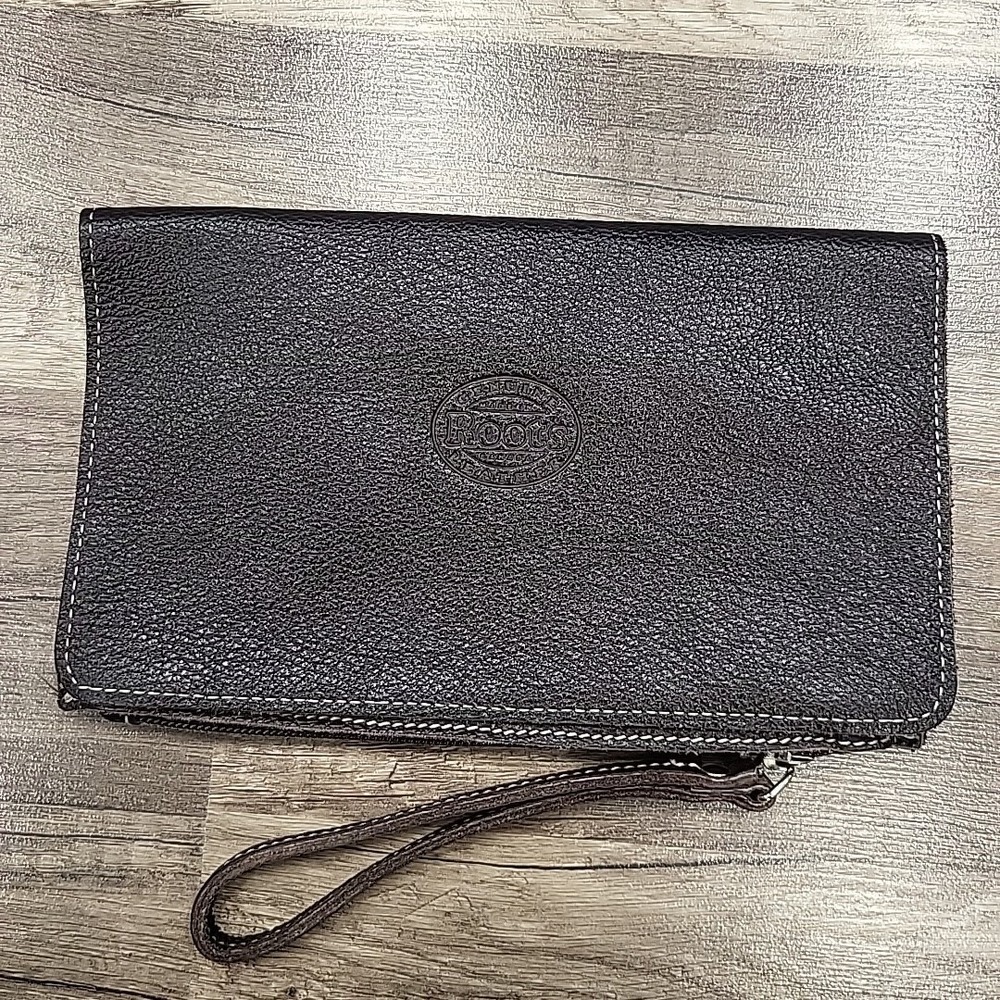 Roots Bi-Fold Pebbled Leather Wristlet, Brown